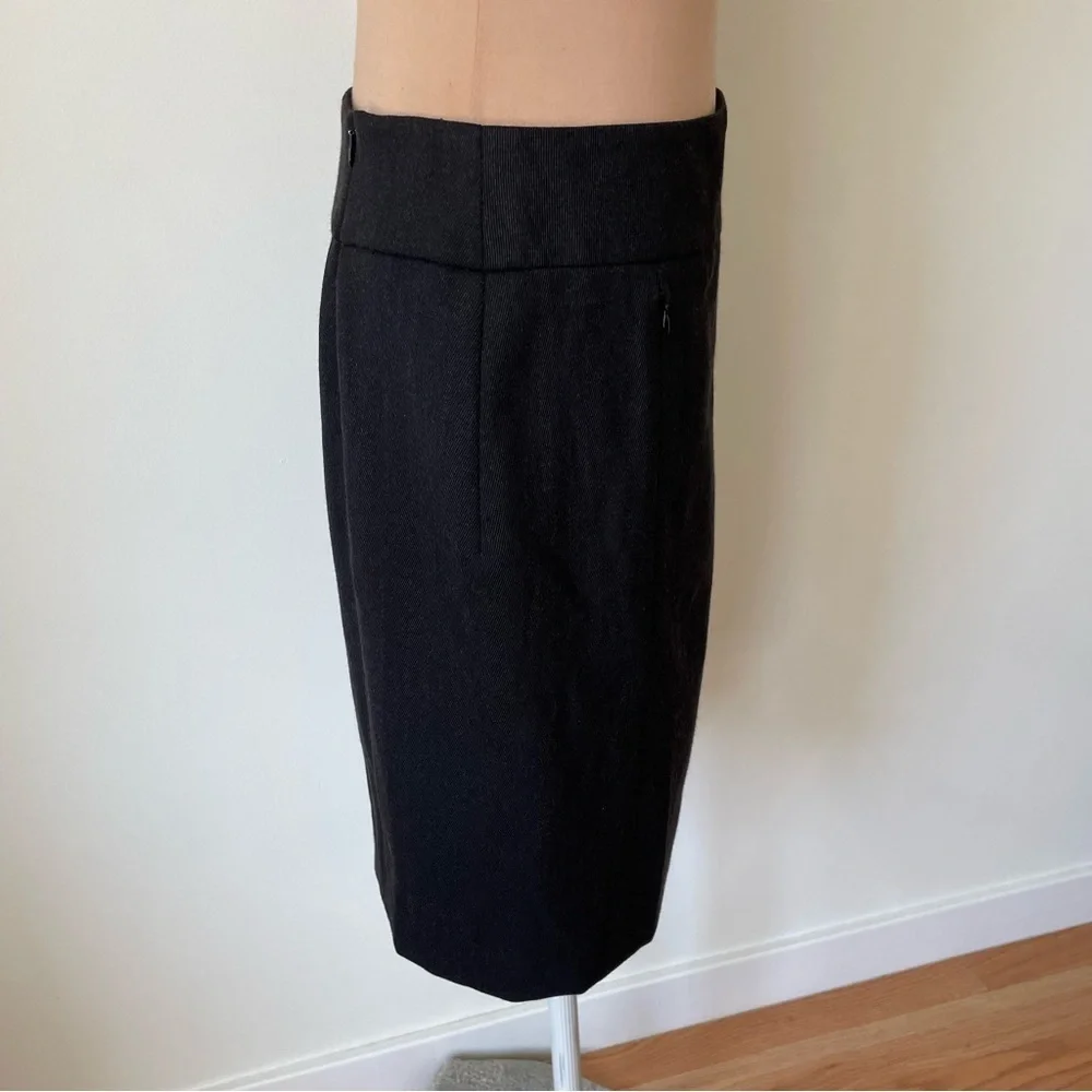 Akris 100% Wool Zipper Pocket Gray Career Professional Pencil Skirt EUC Size 6